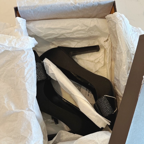 LOUIS VUITTON LIPSTICK PUMPS BLACK SATIN & PEBBLED SILVER LEATHER BOW PUMP 36.5 - Picture 13 of 17